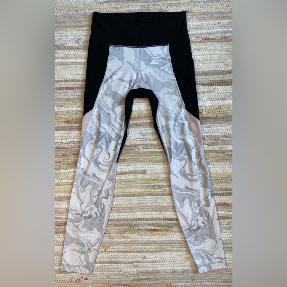 Athleta Powervita Marble Salutation leggings Size S - Picture 4 of 9